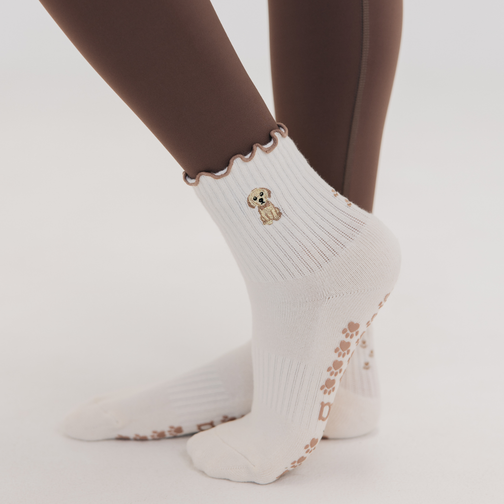 Golden Retriever Ruffle Pilates Socks Brown Paw Shaped Grips